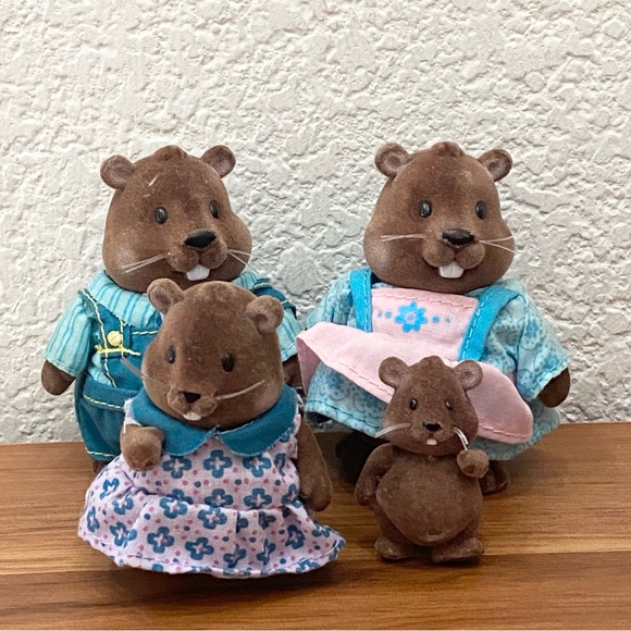 CALICO CRITTERS Lil Woodzeez Waterwaggle Beaver Family Figures - Picture 3 of 10